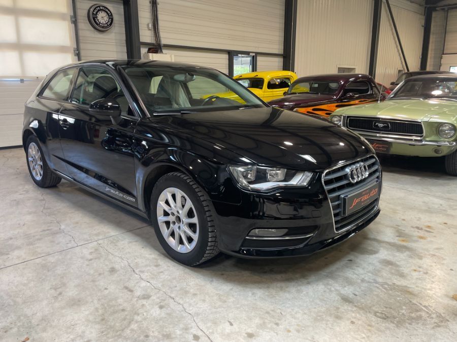 AUDI A3 1.6 tdI 105 cv - 1.6 TDI AMBIENTE 105cv 3P BVM