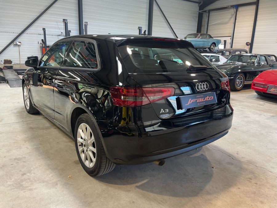 AUDI A3 1.6 tdI 105 cv - 1.6 TDI AMBIENTE 105cv 3P BVM