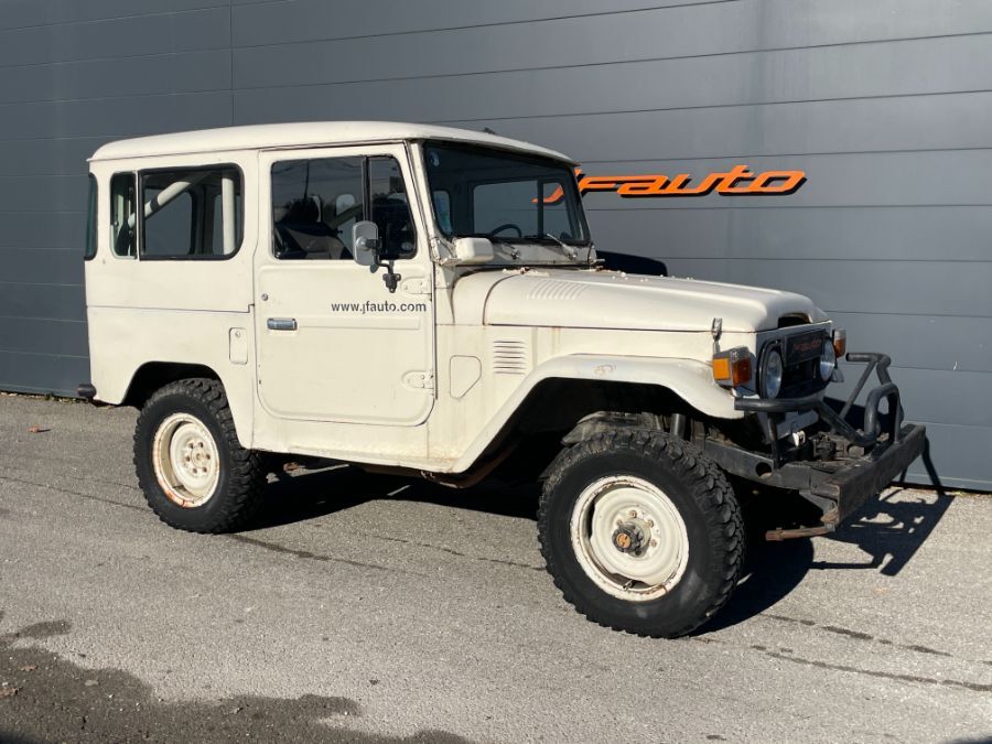TOYOTA LAND CRUISER - BJ 40